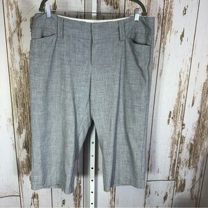 Maurices Light Gray Women's Professional Capris. Size 18. Excellent condition!
